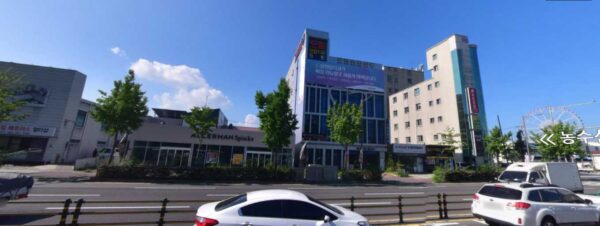 드림연합치과 오시는길 롯데백화점 울산점에서 태화역 방향 농수산물시장 사거리 바로 옆 우측에 드림연합빌딩이 있습니다.