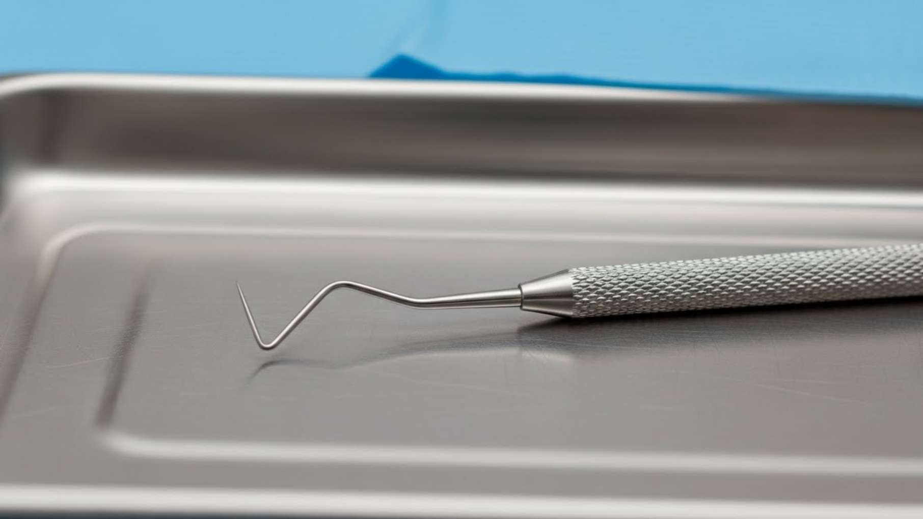 잇몸 속 치석과 염증을 긁어내는 치주소파술 전용 기구 큐렛