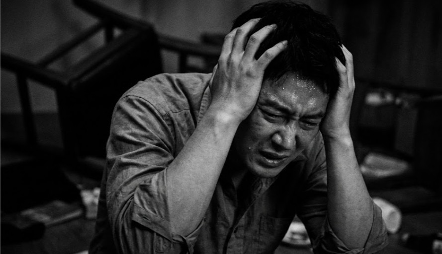 항생제와 술의 최악의 만남, 극심한 부작용 디설피람 유사 반응의 고통을 표현하는 모습